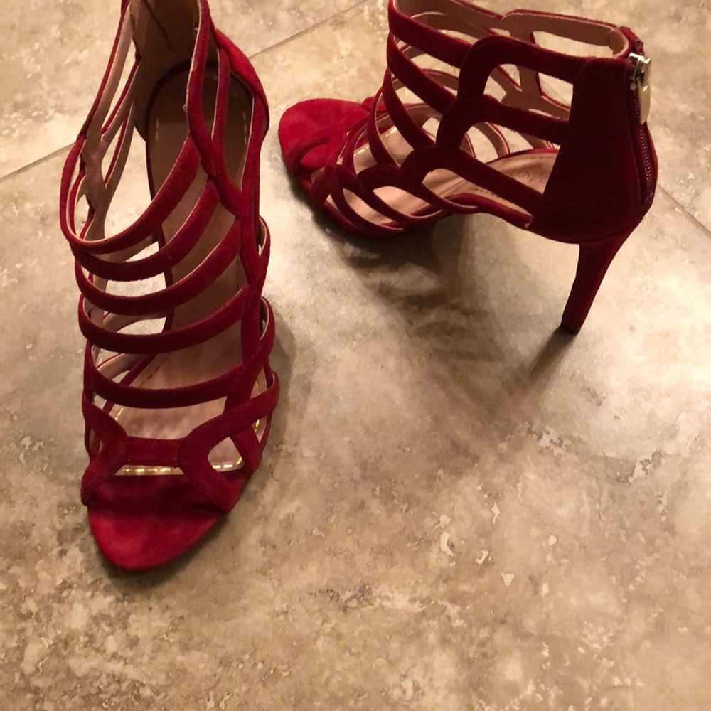Red Suede Shoes 👠 - Picture 4 of 4